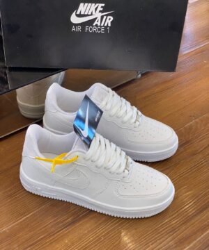Tênis Nike Air Force 1 Tradicional Grade Fechada
