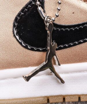 Tenis Jordan Preto Verniz Bronze Metalico Premium Feminino 4