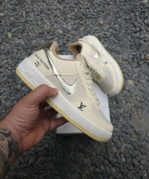 Tênis Nike Air Force LV Dourado Grade Fechada
