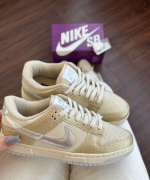 Tênis Nike SB Dunk Ouro Light Prata Premium Feminino