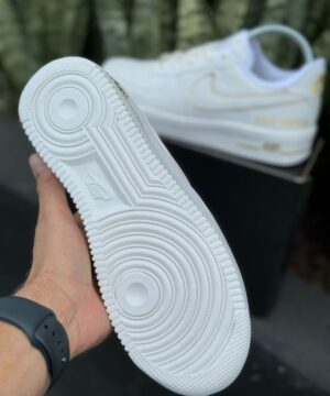 Tenis Nike Air Force Louis Vuitton Branco e Dourado 5