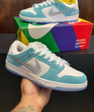 Tênis Nike Dunk Low SB x April Premium Feminino