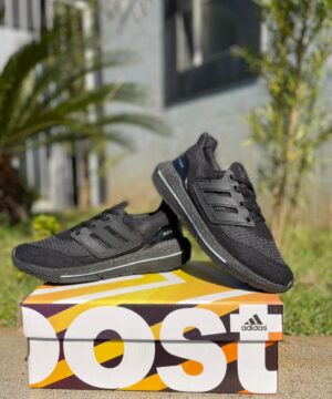 Tênis Adidas Ultra Boost Grade Fechada