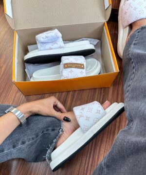 Chinelo Luxo Louis Vuitton Branco Feminino Premium 2