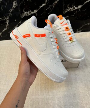 Tenis Nike Air Force Branco Laranja 1 scaled