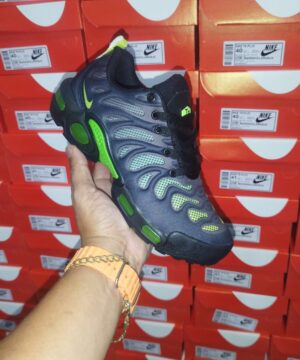 Tenis Nike TN Plus Premium Grade Fechada 3