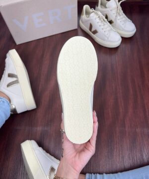 Tenis Vert Cadarco Off Ouro Feminino Premium 1