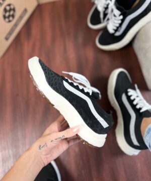 Tenis Vans UltraRanger VR3 Preto Branco Feminino Premium 1