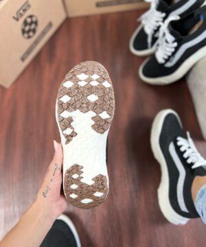 Tenis Vans UltraRanger VR3 Preto Branco Feminino Premium 4