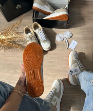 Tenis Nike Air Force 1 Branco Dourado Feminino Premium 5