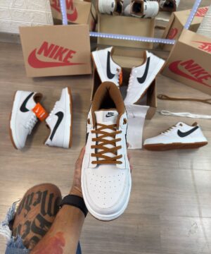 Tenis Nike SB Dunk Low Pro Branco Preto Caramelo Tamanho Especial Premium 4