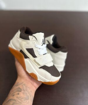 Tenis Nike Travis Infantil 8