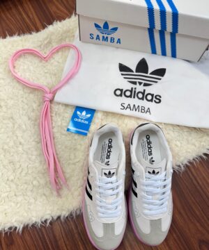 Adidas Hello Kitty x adidas Sambae Cloud White Clear Pink Frente cinza