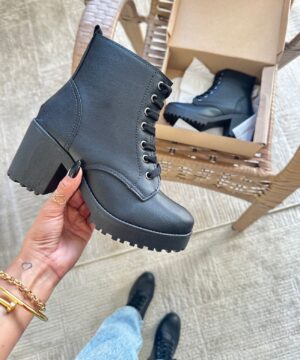 Bota Antonella Salto 5cm Preto