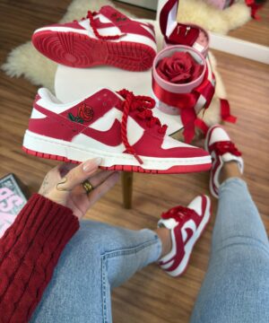 SB Dunk Valentine's Day