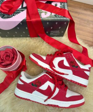 Sb Dunk x Valentines Day In Roses Red Nobuc 10