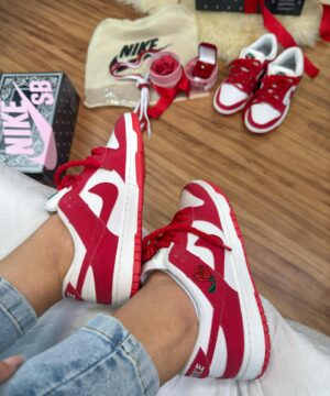 Sb Dunk x Valentines Day In Roses Red Nobuc 11