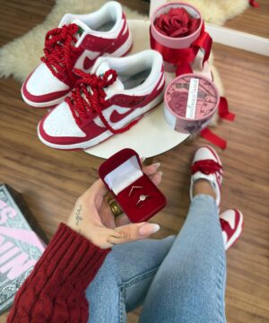Sb Dunk x Valentines Day In Roses Red Nobuc 3