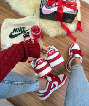 Sb Dunk x Valentines Day In Roses Red Nobuc 5