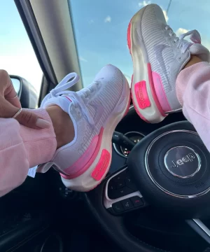 Tênis invencible run 3 Branco pink Feminino