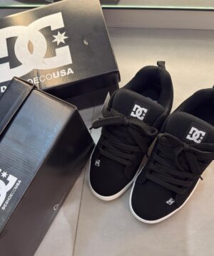 DC court graffik Preto Nobuk 4 scaled