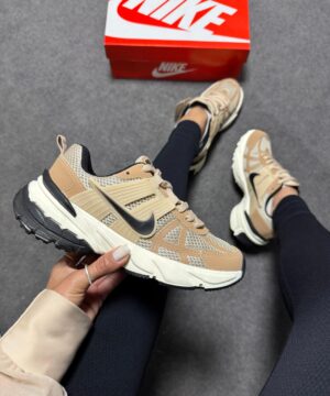 NIKE V2K Bege e Preto