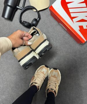 NIKE V2K Bege e Preto 8