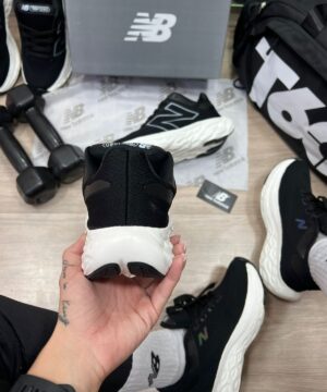 New Balance Fresh Foam 1080 Preto e Branco 4
