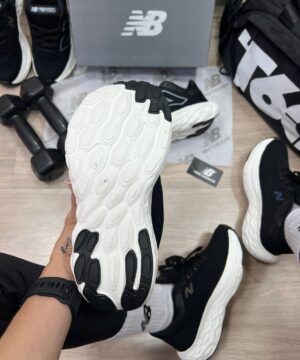 New Balance Fresh Foam 1080 Preto e Branco 5