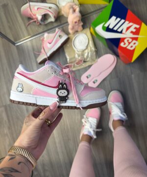 Nike Sb Dunk x Labubu Off White Rosa Atacado