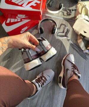 Nike Zoom Invencible Run3 Cinza e Marrom 4