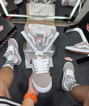 Tenis Vans Knu Skool Branco e Cinza 3