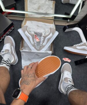 Tenis Vans Knu Skool Branco e Cinza 6