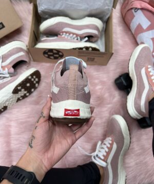 Vans Ultrarange VR3 Branco Rosa 4