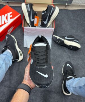 Nike Air Zoom X Invincible Run 3 Branco e Preto 2