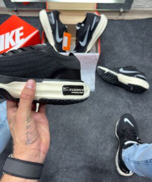 Nike Air Zoom X Invincible Run 3 Branco e Preto 4