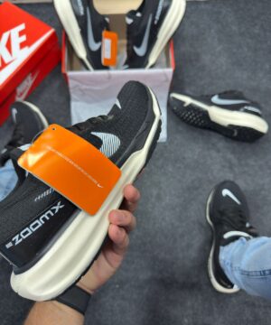 Nike Air Zoom X Invincible Run 3 Branco e Preto 5