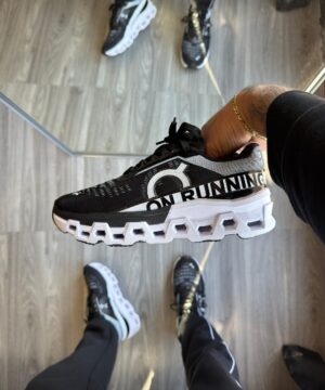 Tenis ON Cloudtilt Preto e Branco Atacado