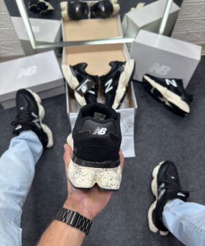New Balance 9060 Preto e Branco 2