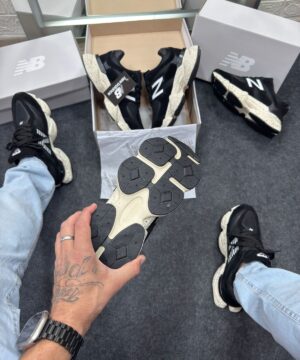 New Balance 9060 Preto e Branco 4