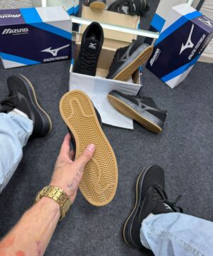 Mizuno Street Wind Preto Camurca Atacado 2