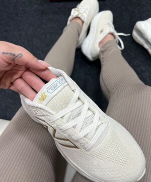 New Balance 1080 Off Dourado 2