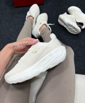 New Balance 1080 Off Dourado