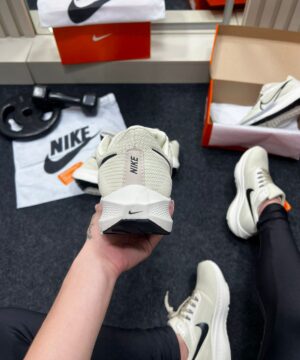 Nike Air Zoom Pegasus 39 Bege e Preto 2