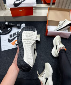 Nike Air Zoom Pegasus 39 Bege e Preto 7