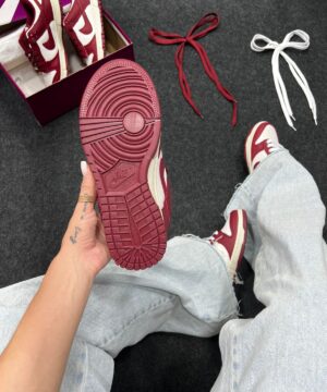 Nike SB Dunk Low Pro Branco e Vermelho 4