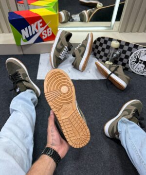 Nike Skateboarding Dunk Low Pro Verde Militar 11