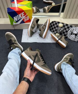 Nike Skateboarding Dunk Low Pro Verde Militar
