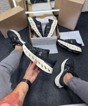 On Cloud Premium Importado Preto Off White