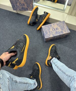 Tenis OUS Essencial Premium Preto e Dourado 4